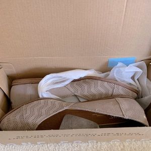 Tom’s Jutti Flat Size 8.5 (NIB)